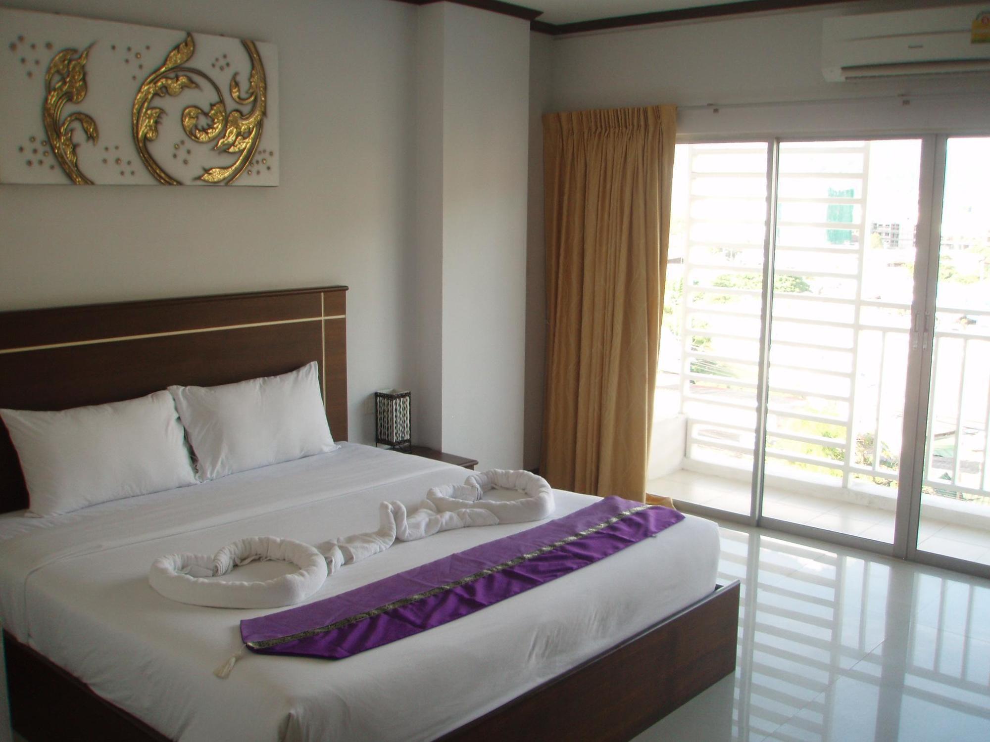 Soleluna Hotel Patong Exterior photo